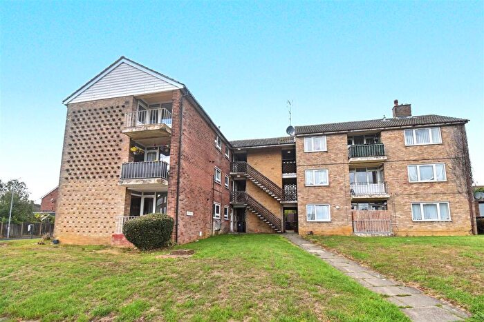 2 Bedroom Flat For Sale In , Greenhill Rise, Corby, NN18