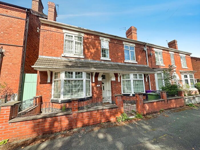 4 Bedroom Semi-Detached House For Sale In Avondale Road, Wolverhampton, WV6