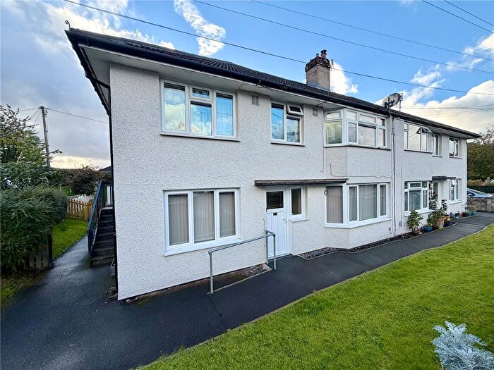 2 Bedroom Flat To Rent In Gwaelod Y Bryn, Llanidloes, Powys, SY18