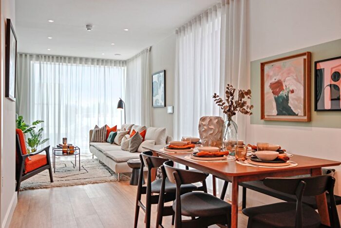 2 Bedroom Flat For Sale In Henley Cross, London, SE3
