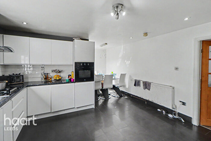 4 Bedroom End Of Terrace House For Sale In Leysholme Drive, Leeds, LS12