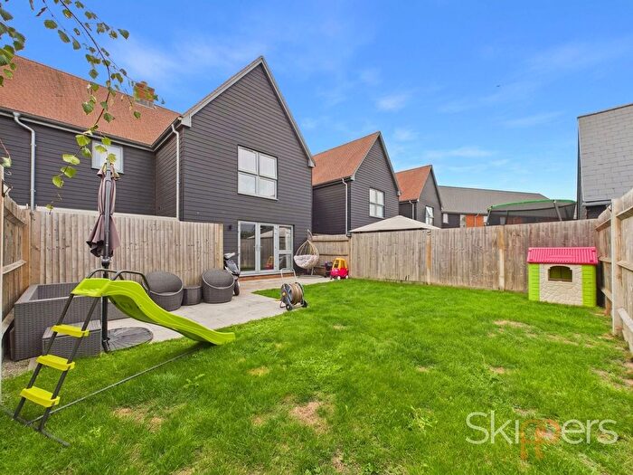 3 Bedroom Terraced House For Sale In Conningbrook Avenue, Kennington, TN24