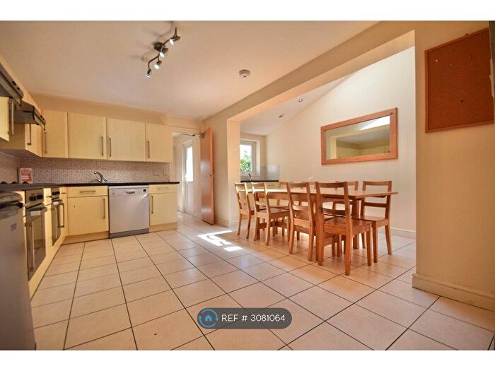 9 Bedroom Terraced House To Rent In Miskin Street, Cardiff, CF24
