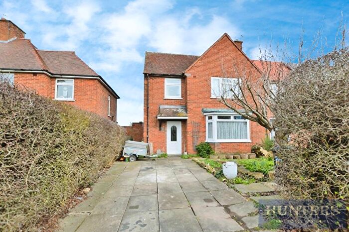 3 Bedroom Semi-Detached House For Sale In Central Avenue, Wigston, LE18