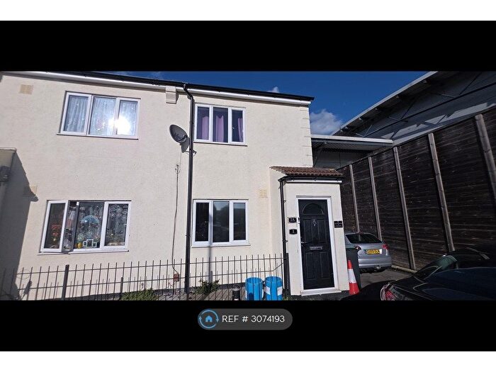 1 Bedroom Flat To Rent In Connaught Road, Gillingham, ME7
