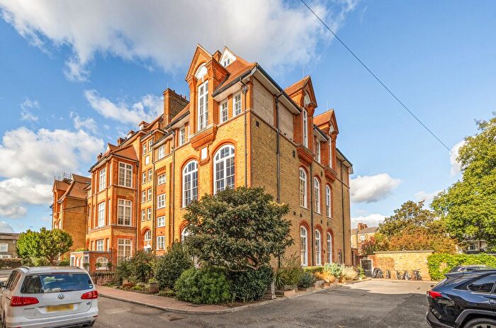 2 Bedroom Flat For Sale In Lansdowne Drive, London, E8