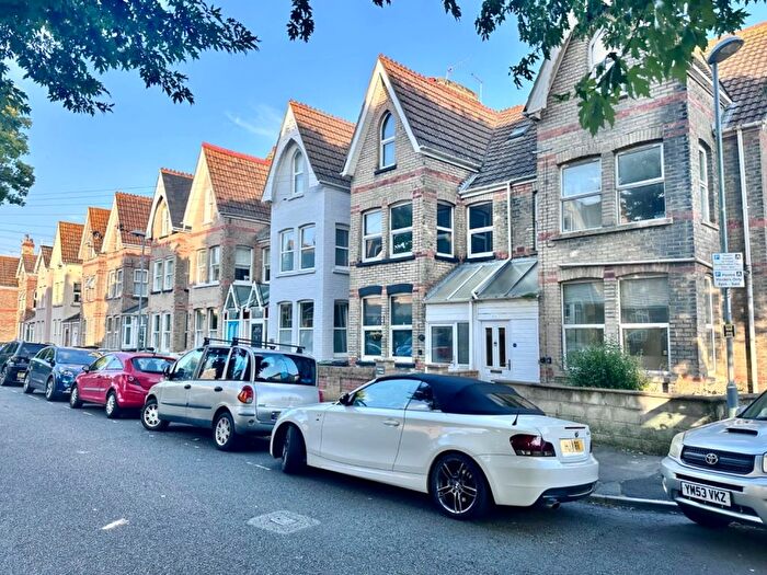 6 Bedroom Town House For Sale In Avenue Road, Weymouth, DT4