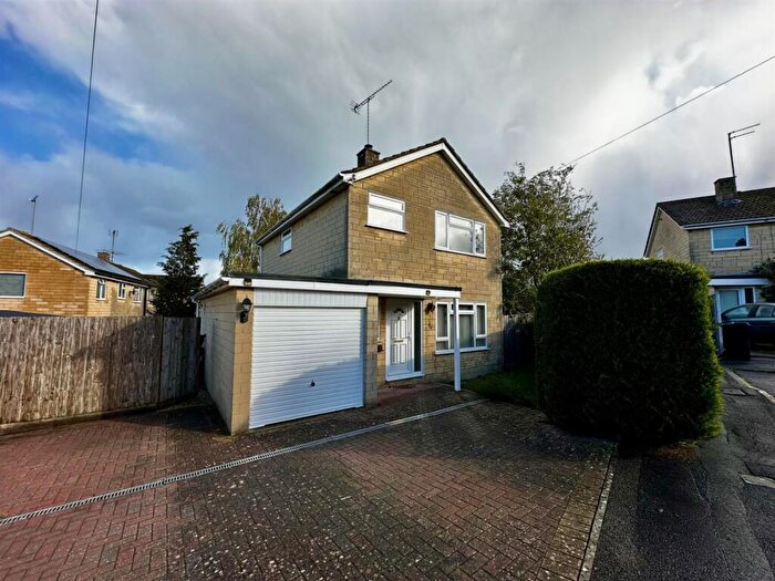3 Bedroom Detached House To Rent In Brook Drive, Corsham, SN13