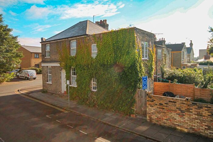 3 Bedroom End Of Terrace House To Rent In Beche Road, Cambridge, CB5