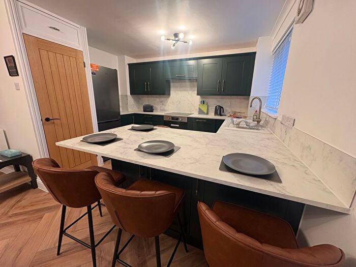 2 Bedroom Flat To Rent In Courtlands Close, Watford, WD24