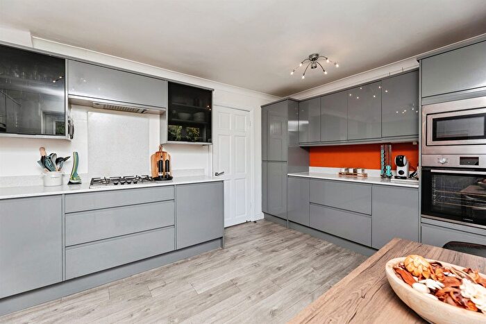 3 Bedroom Detached House For Sale In The Poplars, Knottingley, WF11