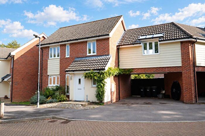 3 Bedroom Semi-Detached House For Sale In Bluebell Gardens, Hythe, Southampton, SO45