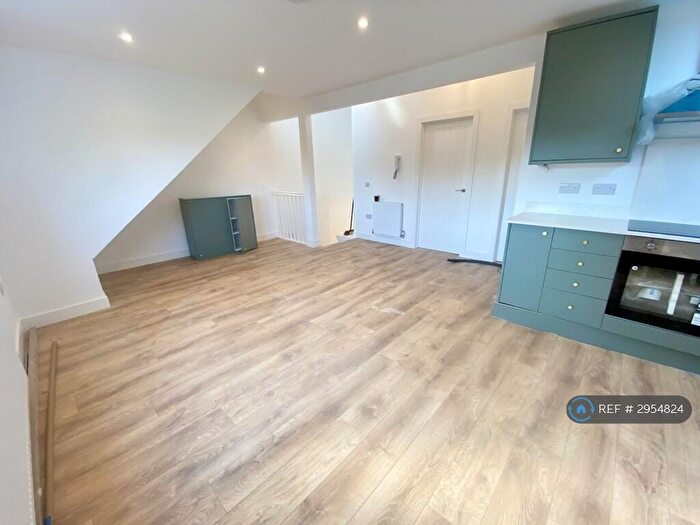 2 Bedroom Flat To Rent In Cecil Park, Pinner, HA5