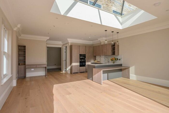 4 Bedroom Semi-Detached House To Rent In Matham Road, East Molesey, KT8