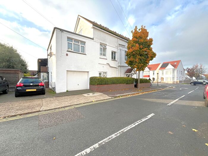 2 Bedroom Flat To Rent In London Road, Leigh-On-Sea, SS9