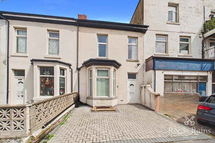 4 Bedroom Terraced House For Sale In Buchanan Street, Blackpool, Lancashire, FY1