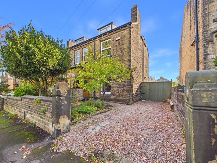 4 Bedroom Semi-Detached House For Sale In Cleveland Road, Huddersfield, HD1
