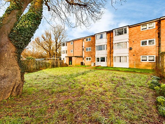 2 Bedroom Flat To Rent In Kennedy Road, Horsham, RH13