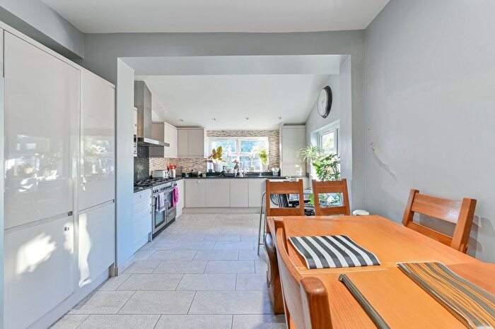 6 Bedroom Semi-Detached House For Sale In Hafton Road, Catford, London, SE6