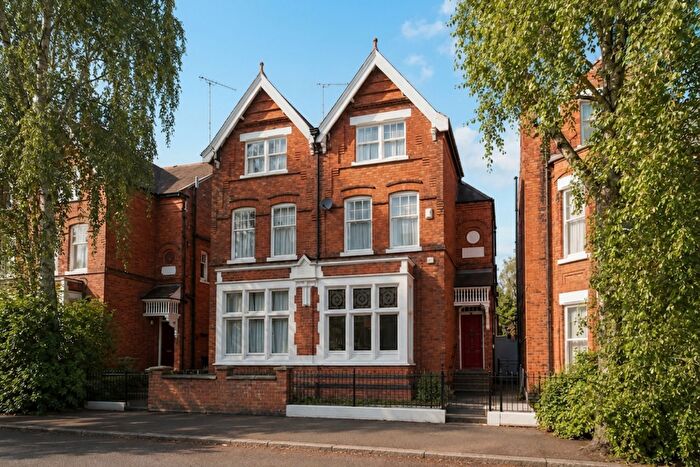 5 Bedroom Semi-Detached House For Sale In Sandown Road, Leicester, LE2