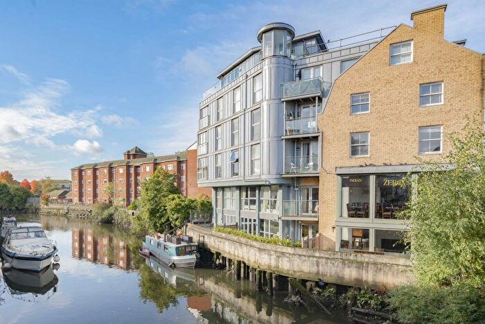 3 Bedroom Flat For Sale In London Road, Brentford, TW8