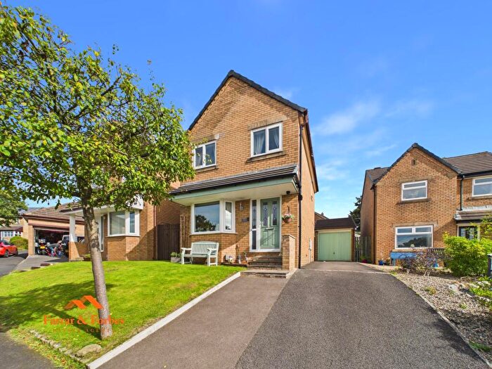3 Bedroom Detached House For Sale In Rochester Drive, Burnley, BB10