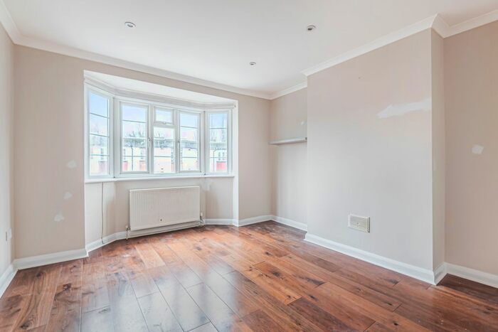2 Bedroom Flat To Rent In Amblecote Road, Grove Park, London, SE12