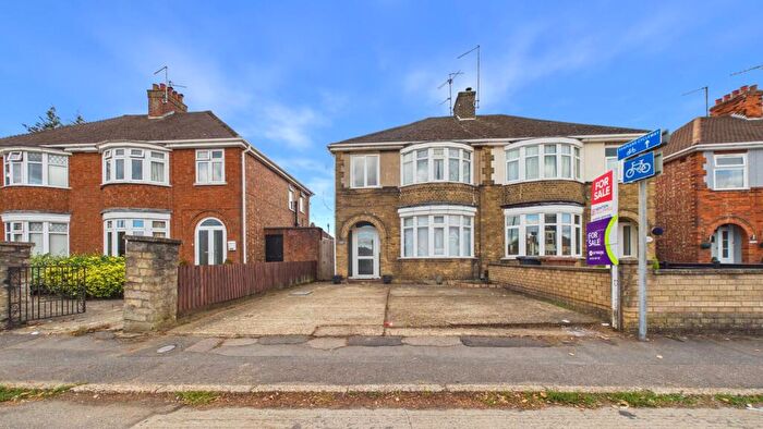 3 Bedroom Semi-Detached House For Sale In Lincoln Road, Peterborough, PE4