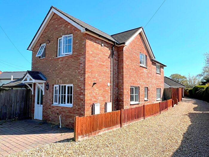 3 Bedroom Semi-Detached House To Rent In Yew Lane, New Milton, Hampshire., BH25