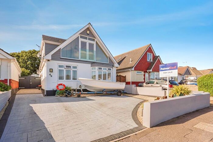 3 Bedroom Detached House For Sale In Woodlands Avenue, Poole, Dorset, BH15