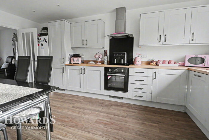 3 Bedroom Semi-Detached House For Sale In Main Road, Filby, NR29
