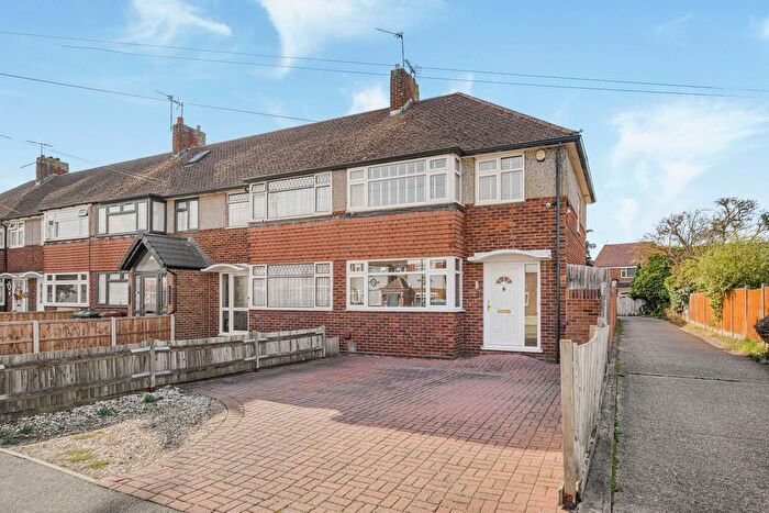 3 Bedroom End Of Terrace House For Sale In Hogarth Avenue, Ashford, TW15