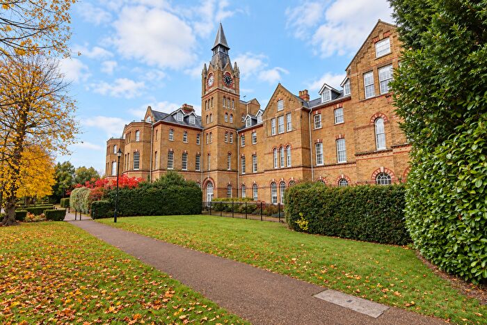 2 Bedroom Flat For Sale In Florence Way, Woking, GU21