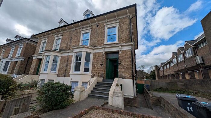 2 Bedroom Flat To Rent In Maison Dieu Road, Dover, Kent, CT16