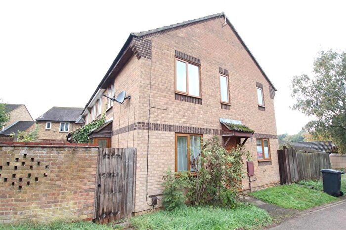 3 Bedroom Semi-Detached House To Rent In Hammerstone Lane, Northampton, NN4