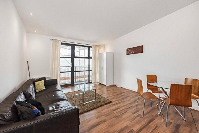 2 Bedroom Apartment To Rent In Carmine Wharf, Limehouse, E14
