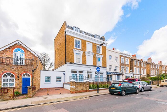 Studio To Rent In Navarino Road, London Fields, London, E8