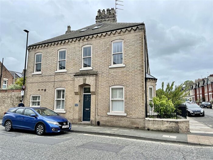 3 Bedroom Terraced House For Sale In Scarcroft Road, York, YO23