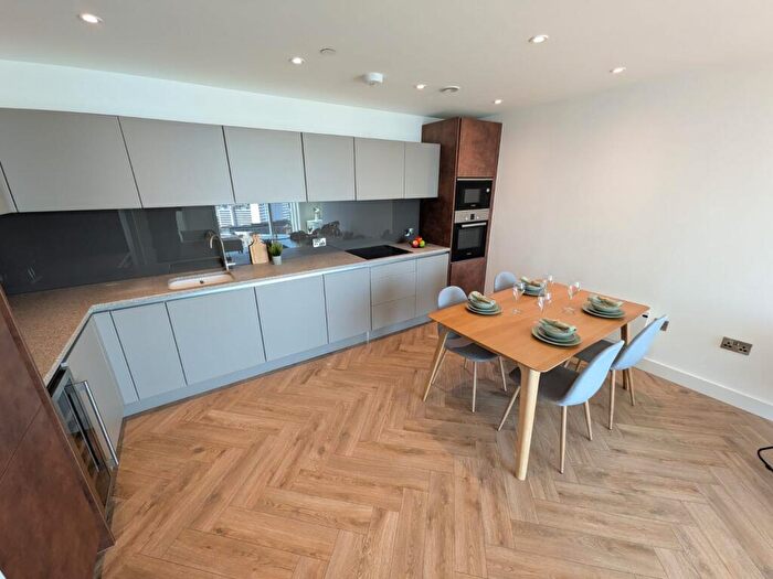 2 Bedroom Flat To Rent In Anaconda Cut, Greengate, M3