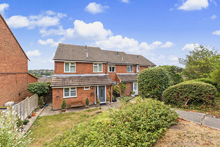 3 Bedroom End Of Terrace House For Sale In Hazelwood Close, Chesham, HP5
