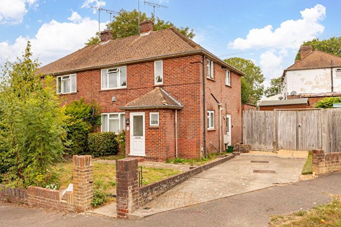 1 Bedroom Maisonette For Sale In Elizabeth Crescent, East Grinstead, RH19