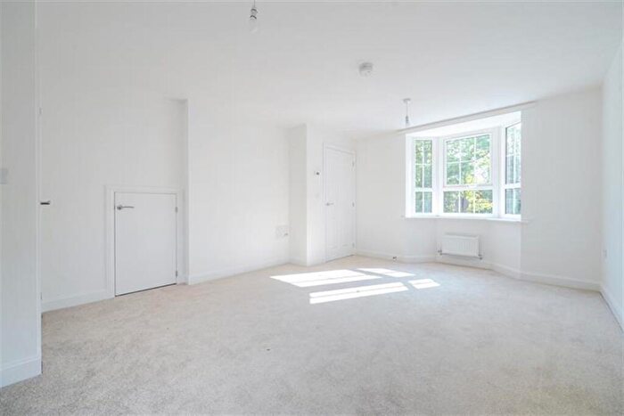 3 Bedroom Semi-Detached House To Rent In Bedroom Semi Detached House In Bugle Grove, Finchampstead, RG40