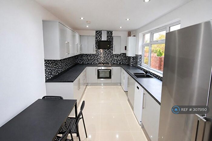 6 Bedroom Terraced House To Rent In Grange Avenue, Reading, RG6