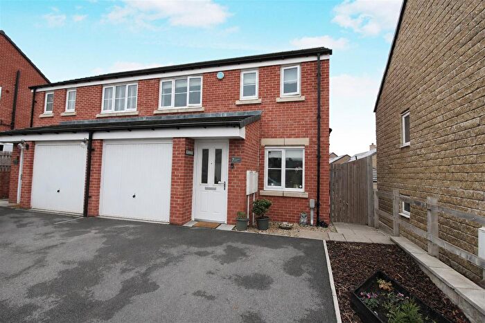 3 Bedroom Semi-Detached House For Sale In Daisy Bank Drive, Micklefield, Leeds, LS25