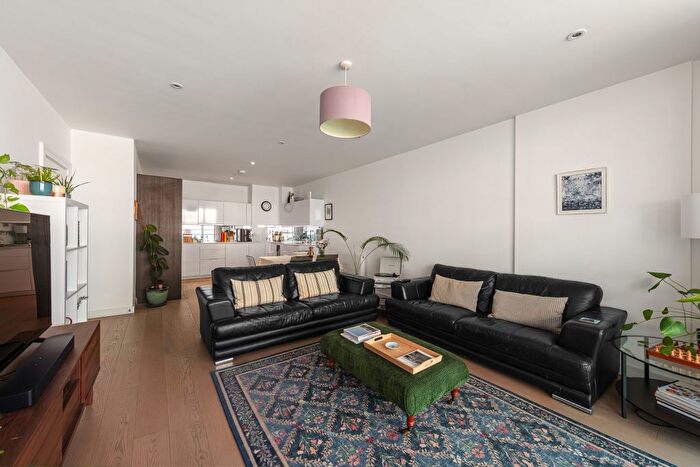 3 Bedroom Flat For Sale In Granite Apartments, River Gardens Walk London, SE10