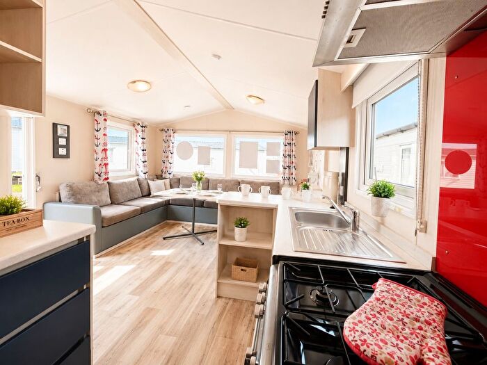 3 Bedroom Mobile/park Home For Sale In Harts Holiday Park, Leysdown Rd Leysdown-On-Sea, ME12