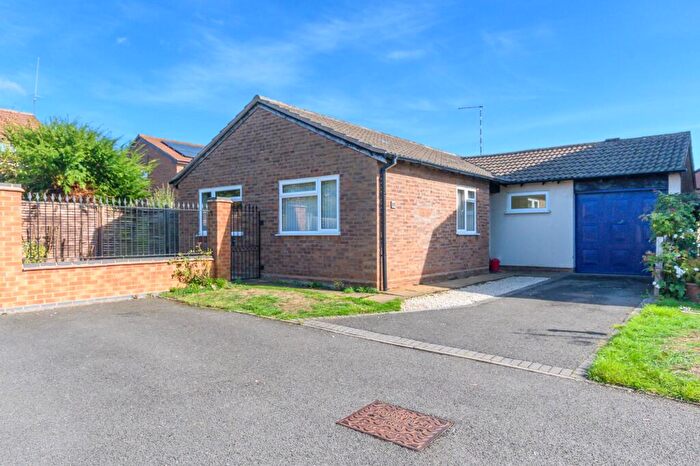 3 Bedroom Detached Bungalow For Sale In Dodd Avenue, Warwick, CV34