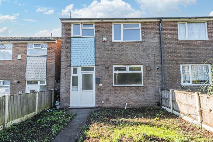 3 Bedroom Semi-Detached House For Sale In Flintham Court, Mansfield, NG18