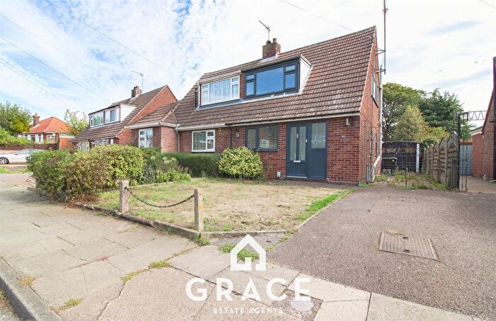 3 Bedroom Semi-Detached Bungalow For Sale In Temple Road, Ipswich, IP3