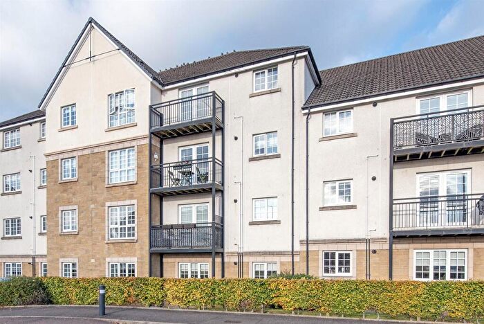 2 Bedroom Flat To Rent In Flat, Crown Crescent, Larbert, FK5